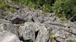 Mařský vrch - kamenné moře z vyvřelé žíly syenitového porfyru, střídavé mrznutí a rozpouštění vody v trhlinách horniny je příčinou rozpadu horniny na kamenné bloky 