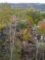 Břasy - vrch Křemenáč - vrcholová část skalního hřbetu s vyhlídkou - celková hřbetu Křemenáč je cca 300 m