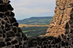 Trosky - pohled na vrch Kozákov