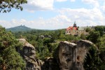 Hruboskalsko - pohled z vyhlídky na hrad Trosky a zámek Hrubá Skála