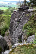 Kozelka u Manětína - skalní hrana stolové hory - horolezecké trasy