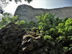 Tolštejn u Jiřetína pod Jedlovou - znělcová (fonolitová) skála tvoří skalní podklad hradních zdí