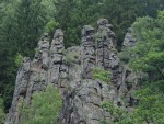 Svatošské skály u Doubí - granity karlovarského plutonu - skupina skalních  věží