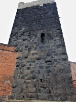 Komorní hůrka u Chebu - pohled na chebský hrad - černá věž byla postavena ve středověku z olivinického nefelinitu z Komorní hůrky