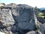 Tři Křížky - hornina  hadec - metamorfovaná hornina - původní horniny gabra a bazalty s velmi malým obsahem SiO2
