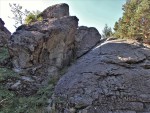 Dominova skalka - hornina  hadec - metamorfovaná výlevná hornina z oceánských hřbetů