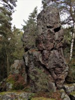 Andrejšky pod vrchem Radyně - silicitový (buližníkový) hřbet vysoký až 15 m z období konce starohor (neoproterozoikum)