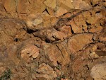 Polštářové lávy u obce Vísky - výplně mezi polštáři jsou tvořeny kousky a střípky lávy a částečně břidlicemi vytvořených ze sedimentů bahnitého dna stmelených kalcitem nebo křemenem, tzv brekcie