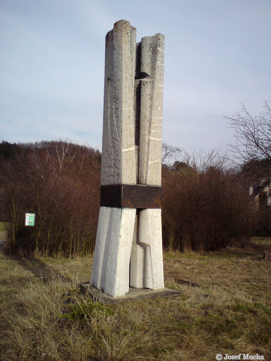 Klonk u Suchomast - památník - stratotyp silur - devon 