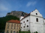 Svatý Jan pod Skalou - devonský vápencový masív s vyhlídkou a klášterem