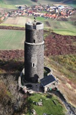 Hrad Hazmburk - Černá věž (čedič) - pohled z Bílé věže