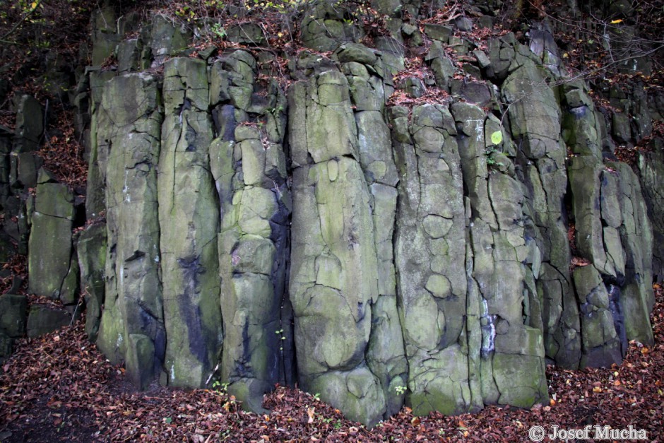 Hrad Hazmburk, detail sloupcové odlučnosti bazanitu