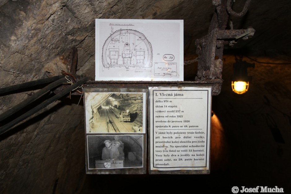 Chrustenická šachta - hlavní ukloněná vlečná těžní jáma o celkové délce 974 m, celkem 72. pater, od 9. patra důl zatopen - foto