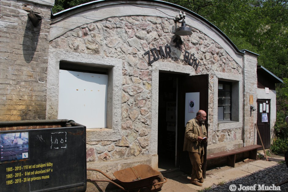 Chrustenická šachta u Loděnice - vstupní portál