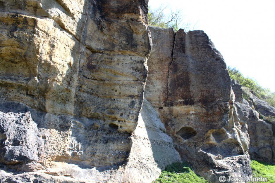 Čertova kazatelna - střídání arkóz a slepenců, šikmé zvrstvení říční sedimentace