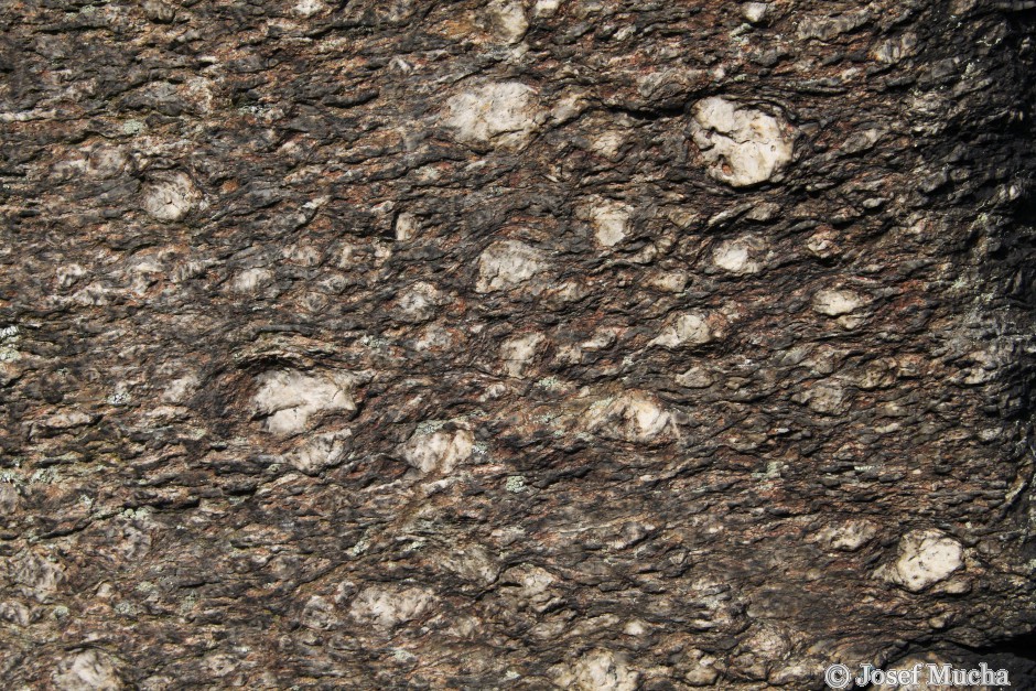 Sfingy u Měděnce - vyrostlice křemene (oka) až 5 cm veliké