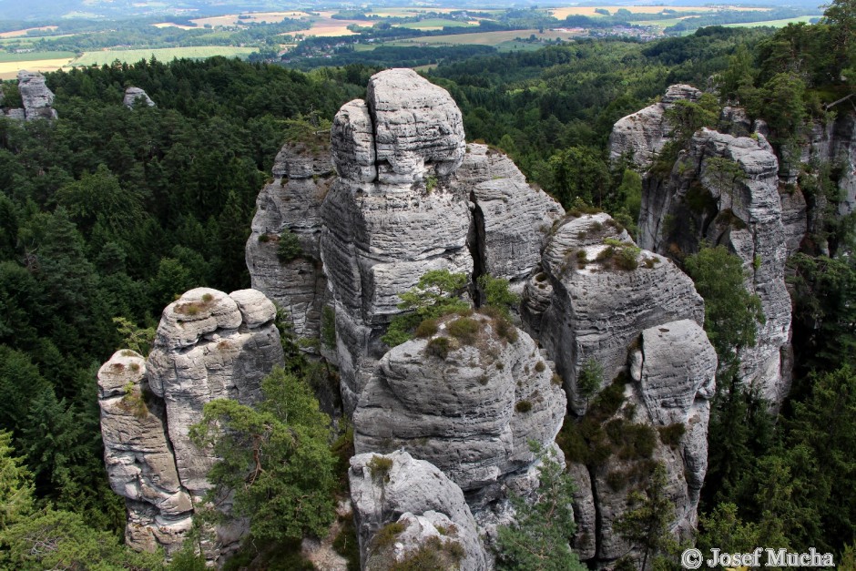 Hruboskalsko - pískovcové věže - pohled z vyhlídky