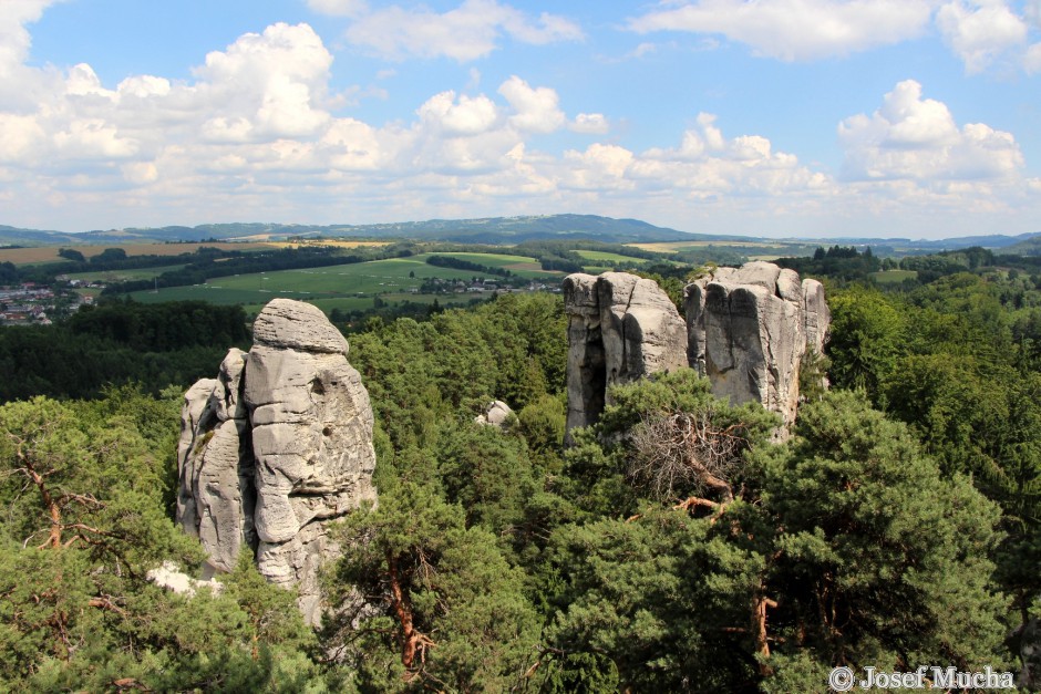 Hruboskalsko - pískovcové věže - pohled z vyhlídky