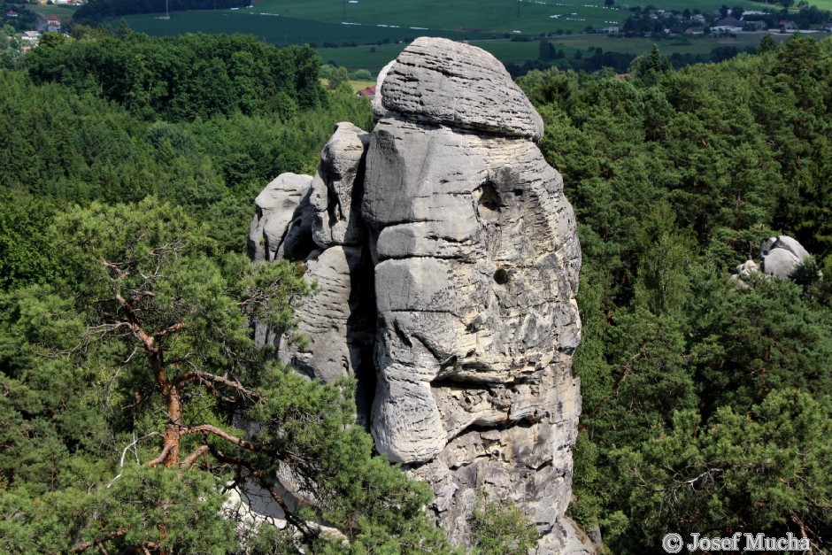 Hruboskalsko - pískovcové věže - pohled z vyhlídky