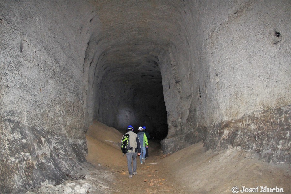 Kaolínový důl Nevřeň - Arkózové pískovce a slepence jsou součástí mohutného týneckého souvrství z období prvohorního karbonu