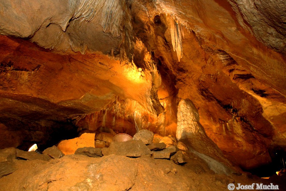 Koněpruské jeskyně - síň U varhan