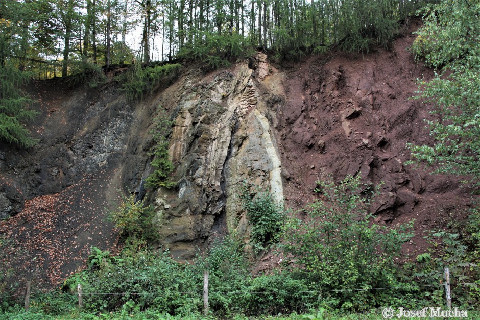 Malé Svatoňovice - bunkr - rozhraní permských (konec paleozoika) a křídových (mezozoika) sedimentů