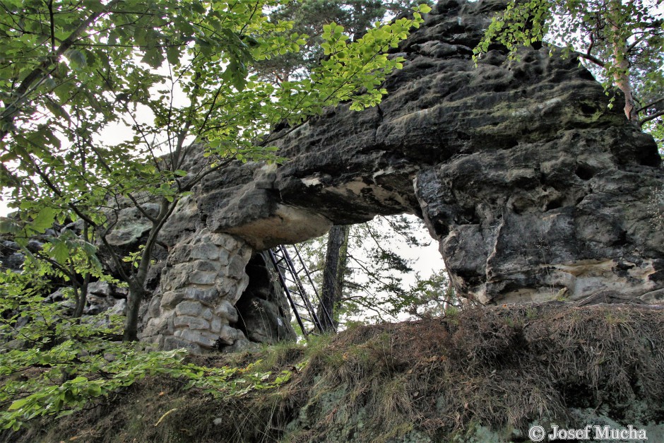 Malá Pravčická brána - podobá se Pravčické bráně nad Hřenskem