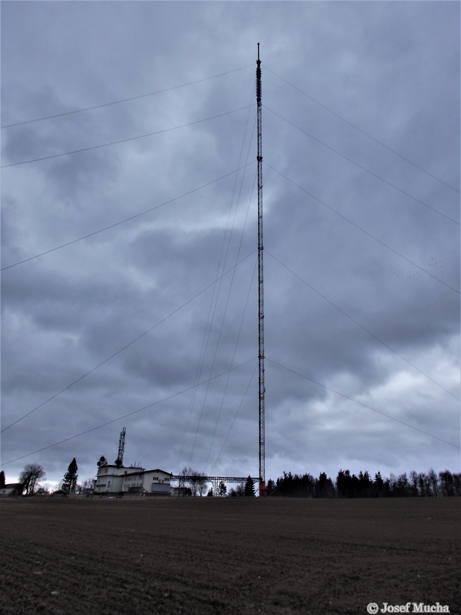 Největší sluneční hodiny na světě - vysílač Krašov - výška stožáru 342 m