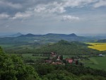 Hrádek Oltářík - pohled na České středohoří