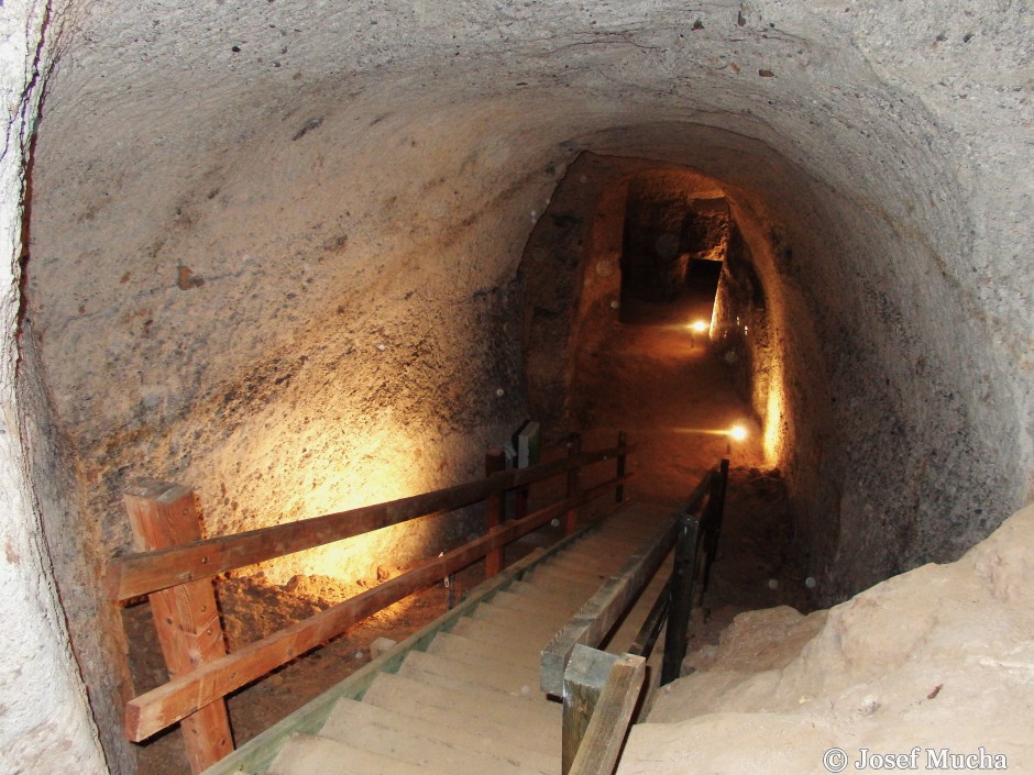 Kaolínový důl Nevřeň - vstupní schodiště do dolu