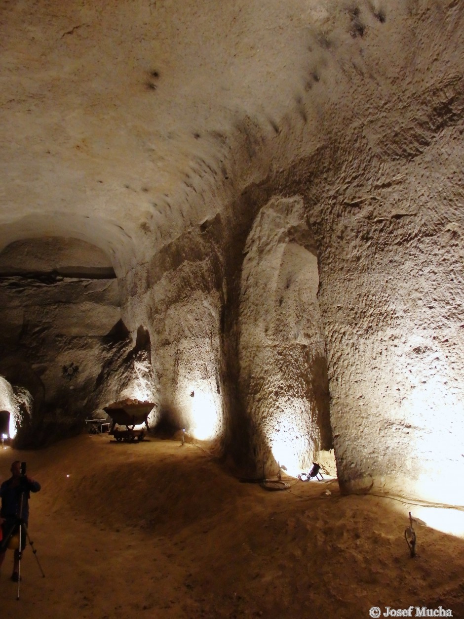 Kaolínový důl Nevřeň - chodba vysoká až 12 metrů