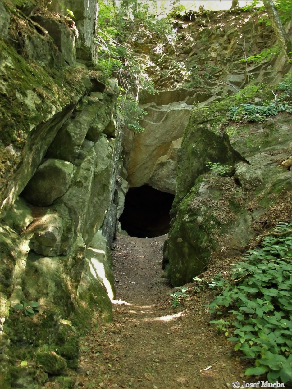 Muckov - lomy na mramor - vstupní soutěska do lomu